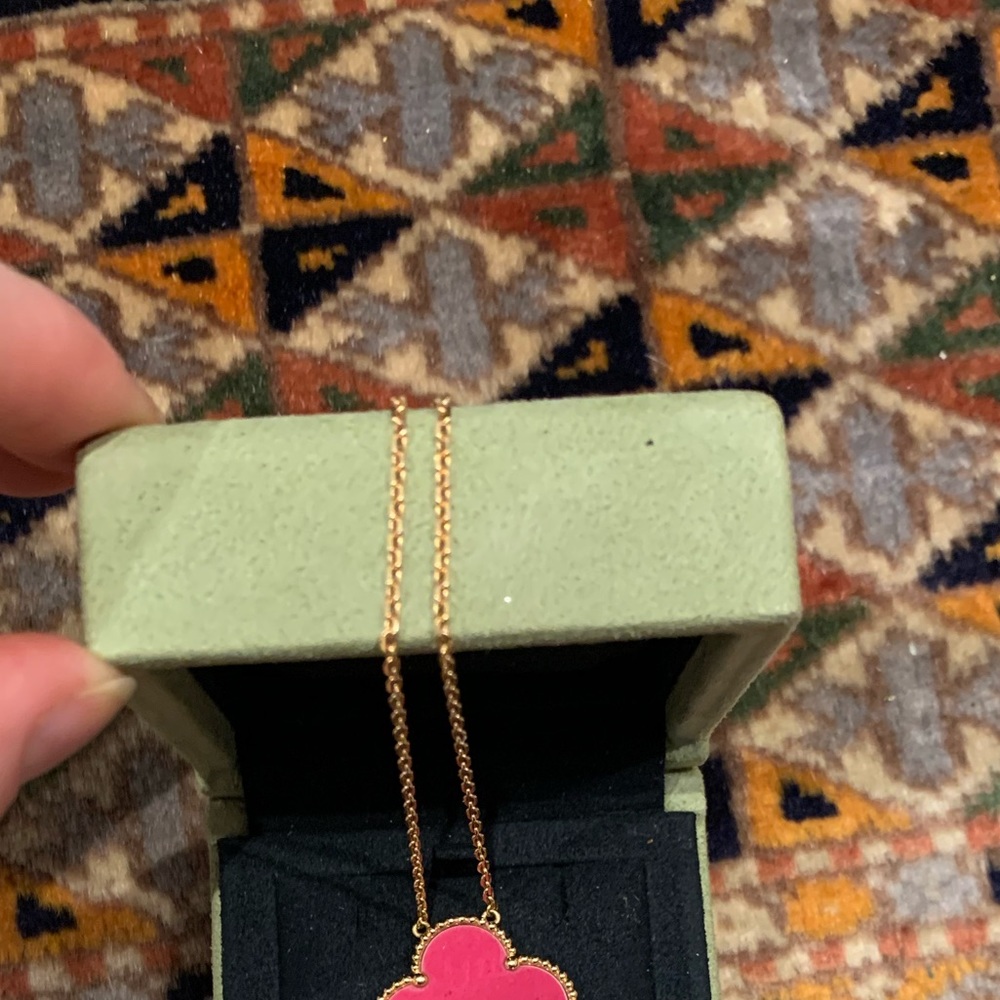 VCA Raspberry Pink Sevres Magic pendant necklace - Picture 5 of 6